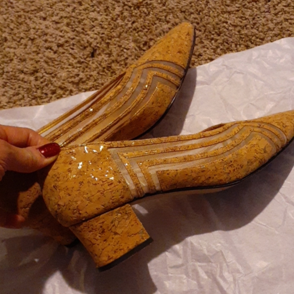 Vintage J. Renee Cork n Gold Heels